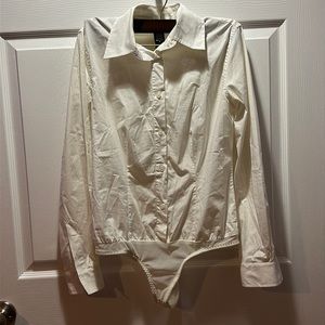 BODY BY VICTORIA WHITE BOTTON DOWN BODYSUIT